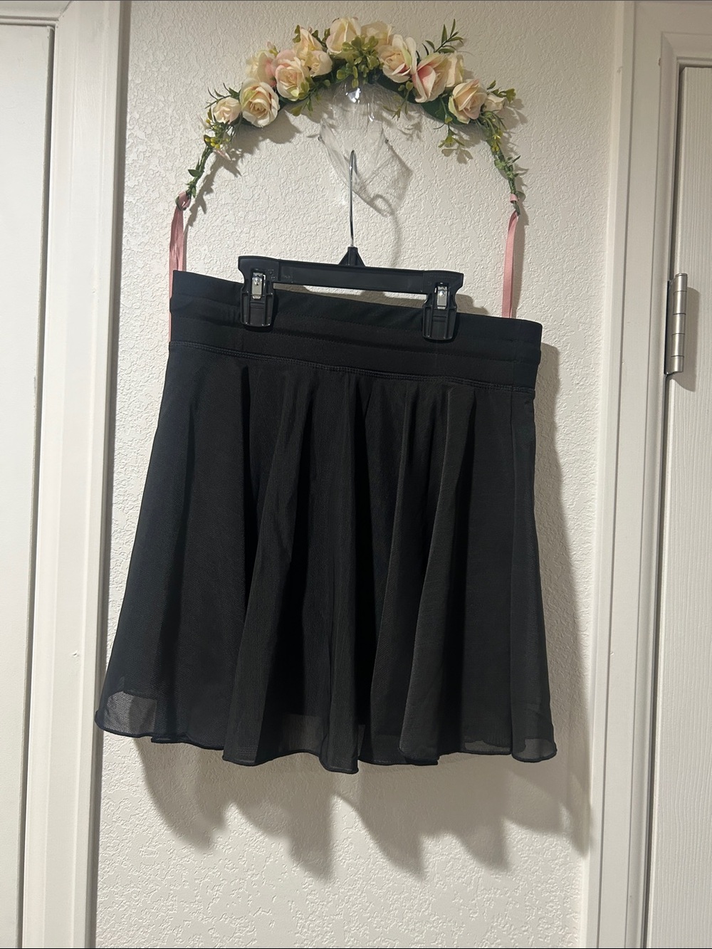 Halara High Waisted Drawstring Mesh 2-in-1 Pocket Flowy Mini Flare Skirt - Picture 6 of 7